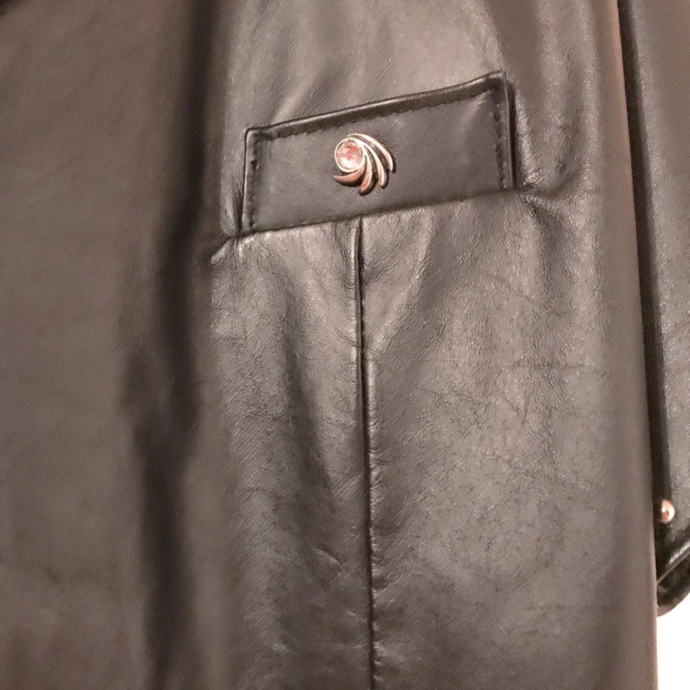 Leather | 2 piece outfit - Picture 5 of 12